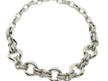 Graduated link necklace in Silver For Sale